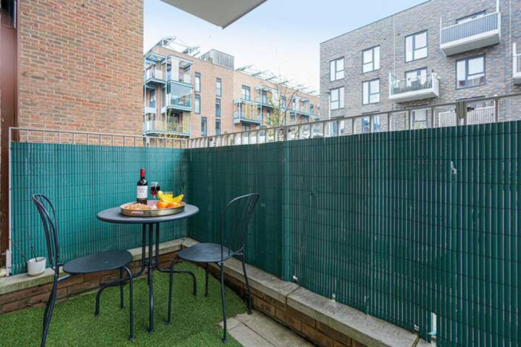 Luxury Campbell Park Apartments In Central Mk With Balcony, Free Parking & Smart Tv With Netflix By Yoko Property Милтон-Кейнс Экстерьер фото